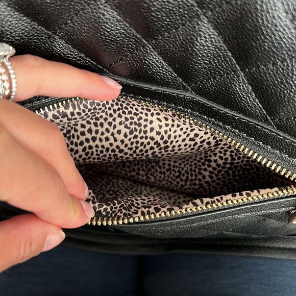 Designer inspired quilted tote with lots of storage! - Picture 4 of 7